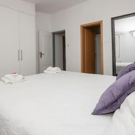 Apartment Cozy In With Jacuzzi Makarska