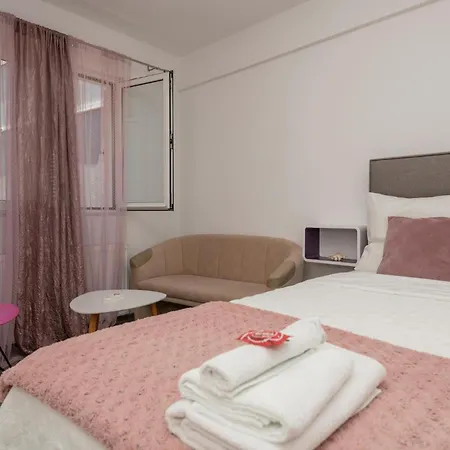Apartment Cozy In With Jacuzzi