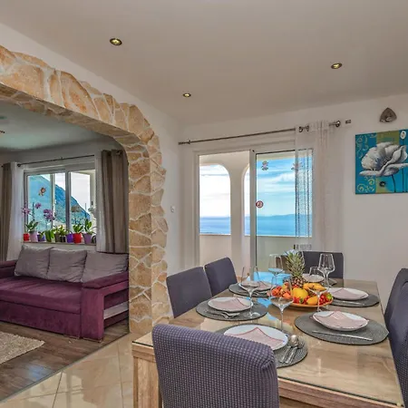 Cozy In With Jacuzzi Apartment