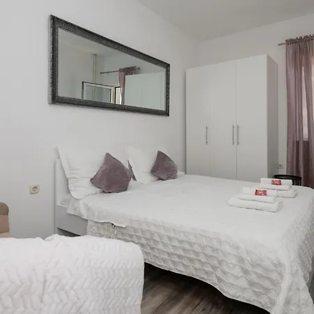 Apartament Cozy In With Jacuzzi Makarska