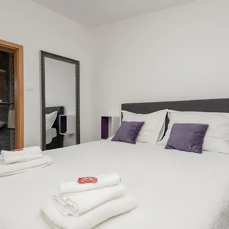 Cozy In With Jacuzzi Apartment
