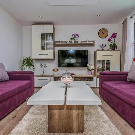 Apartament Cozy In With Jacuzzi Makarska